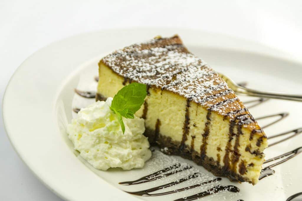 Cheesecake with whipped cream